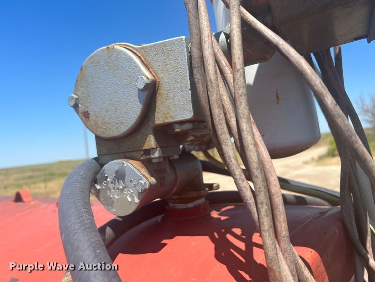 image for item JX9311 (2) fuel tanks