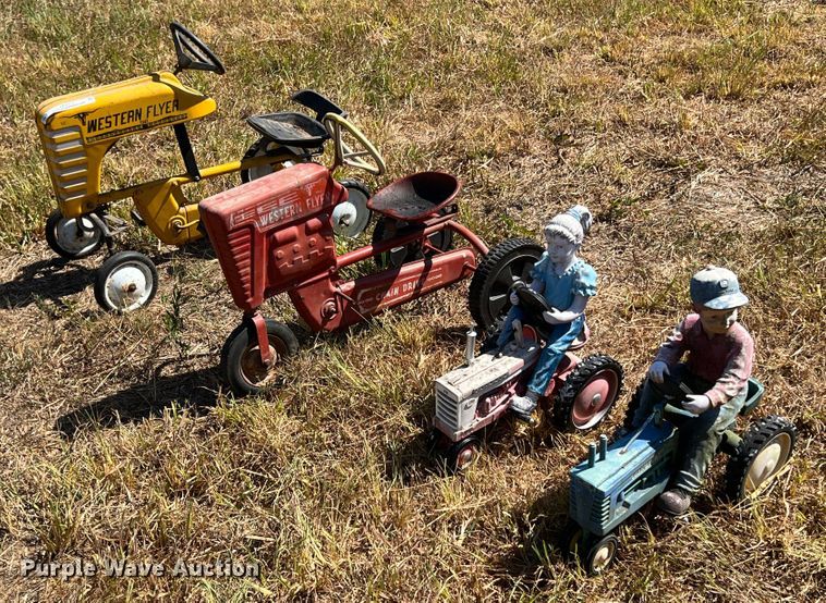 image for item JX9352 Pedal tractors