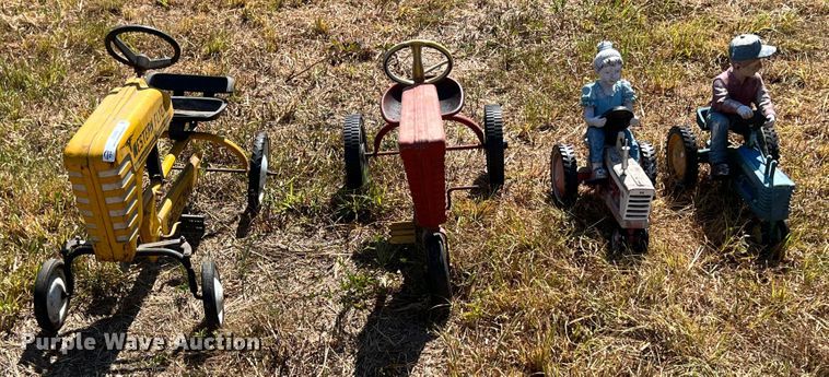 image for item JX9352 Pedal tractors