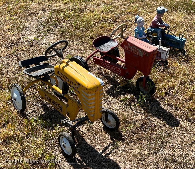 image for item JX9352 Pedal tractors