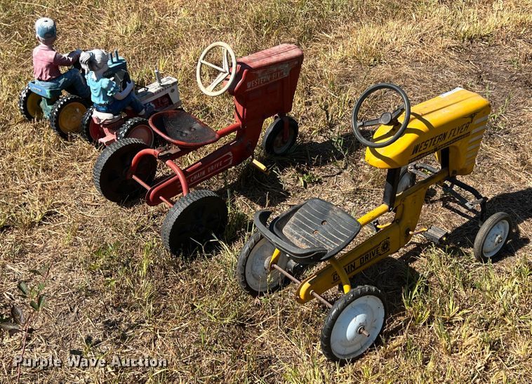 image for item JX9352 Pedal tractors