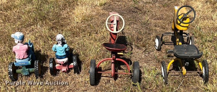 image for item JX9352 Pedal tractors