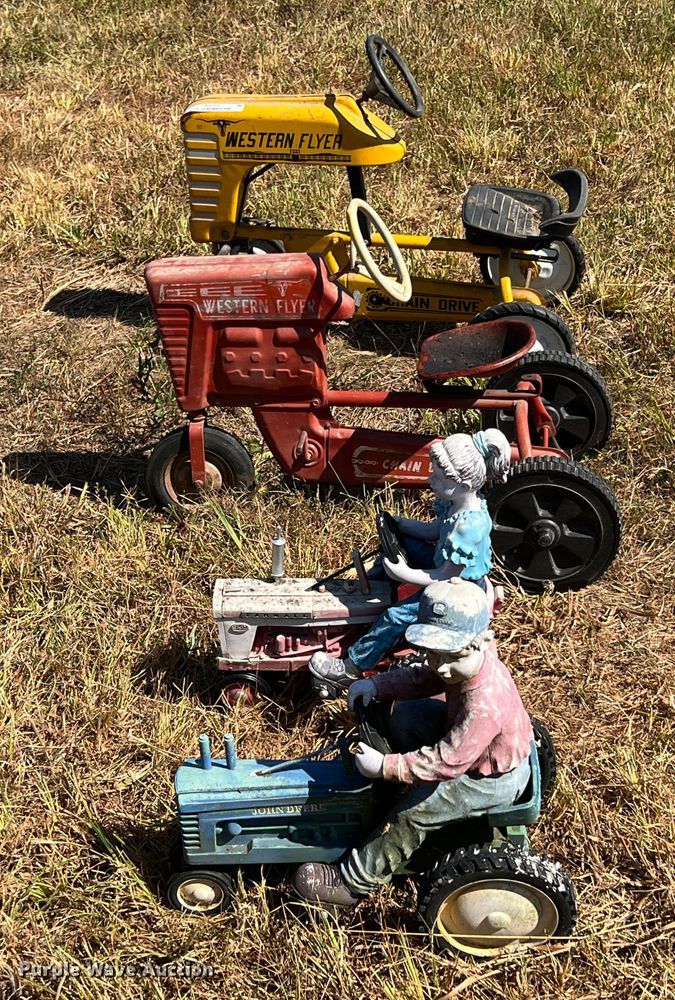 image for item JX9352 Pedal tractors