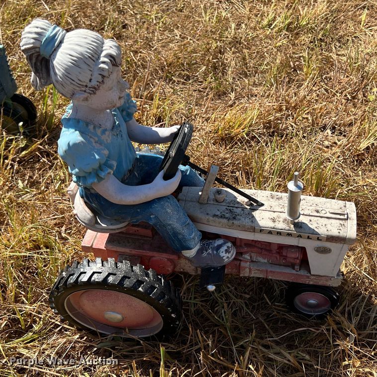 image for item JX9352 Pedal tractors