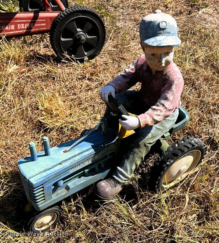 image for item JX9352 Pedal tractors