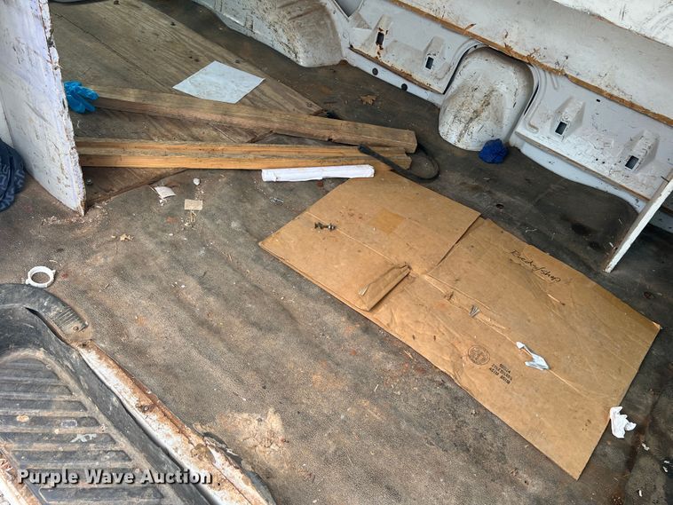 image for item KC9944 2004 Ford E250  van