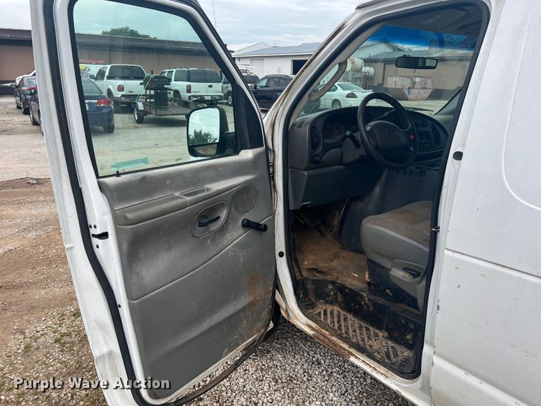 image for item KC9944 2004 Ford E250  van
