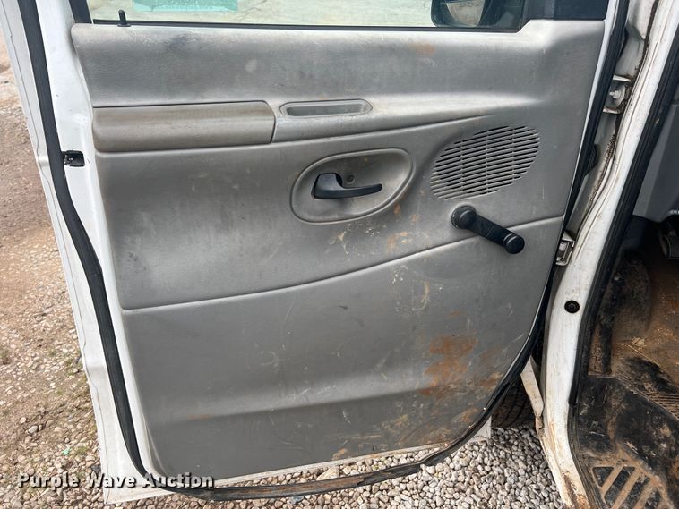 image for item KC9944 2004 Ford E250  van