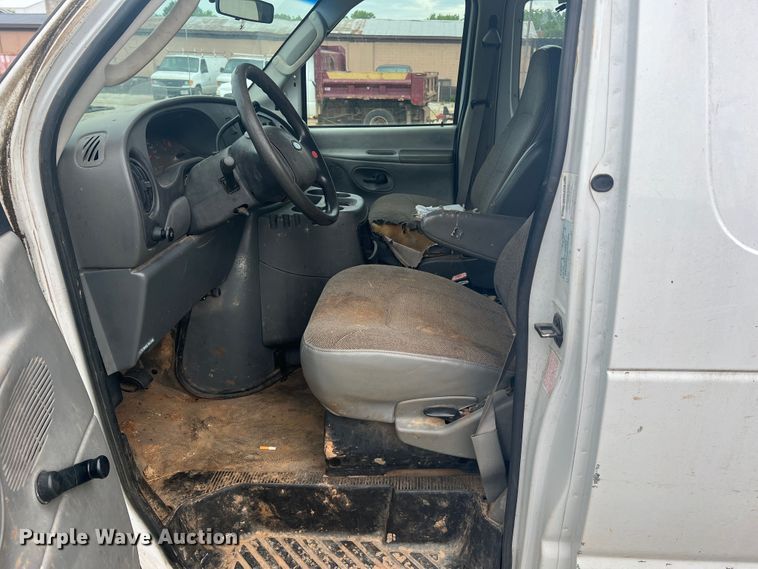 image for item KC9944 2004 Ford E250  van