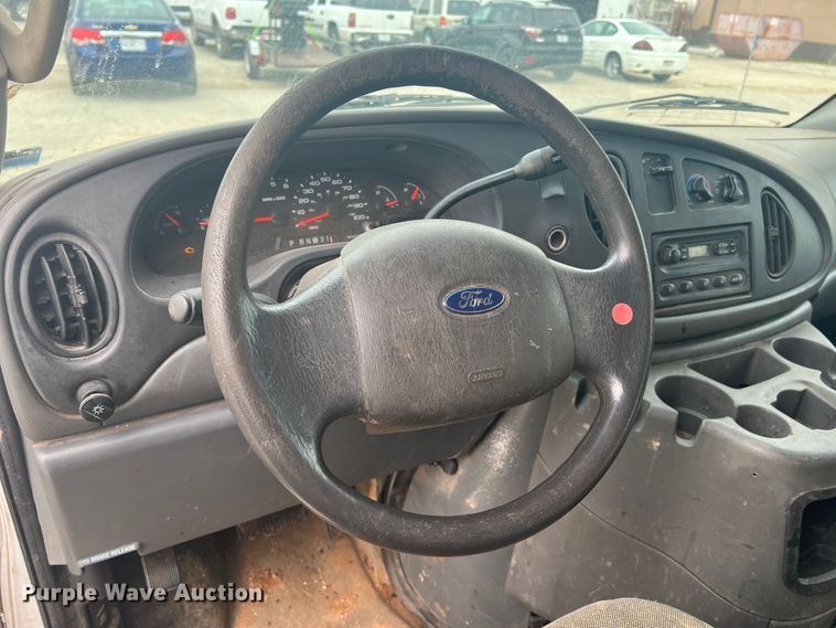 image for item KC9944 2004 Ford E250  van