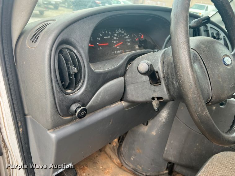 image for item KC9944 2004 Ford E250  van