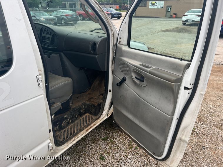 image for item KC9944 2004 Ford E250  van