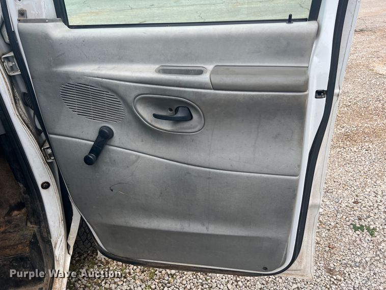image for item KC9944 2004 Ford E250  van