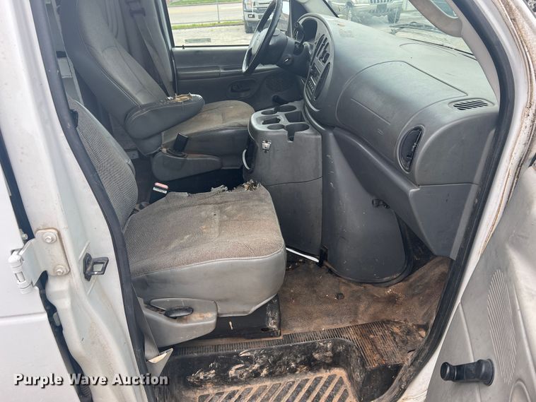 image for item KC9944 2004 Ford E250  van