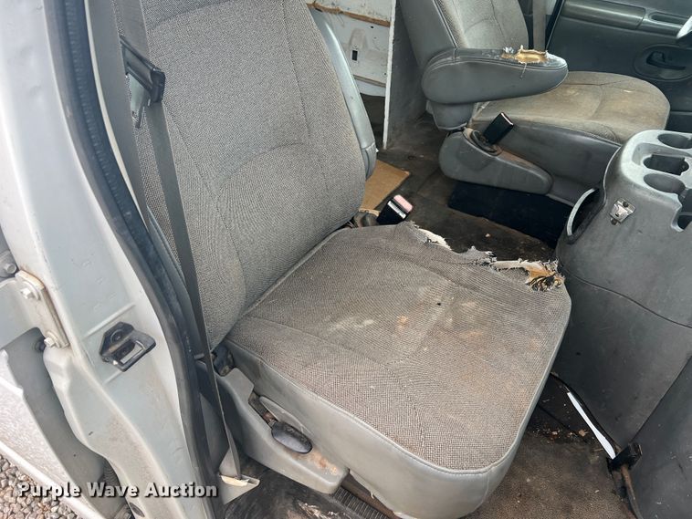 image for item KC9944 2004 Ford E250  van