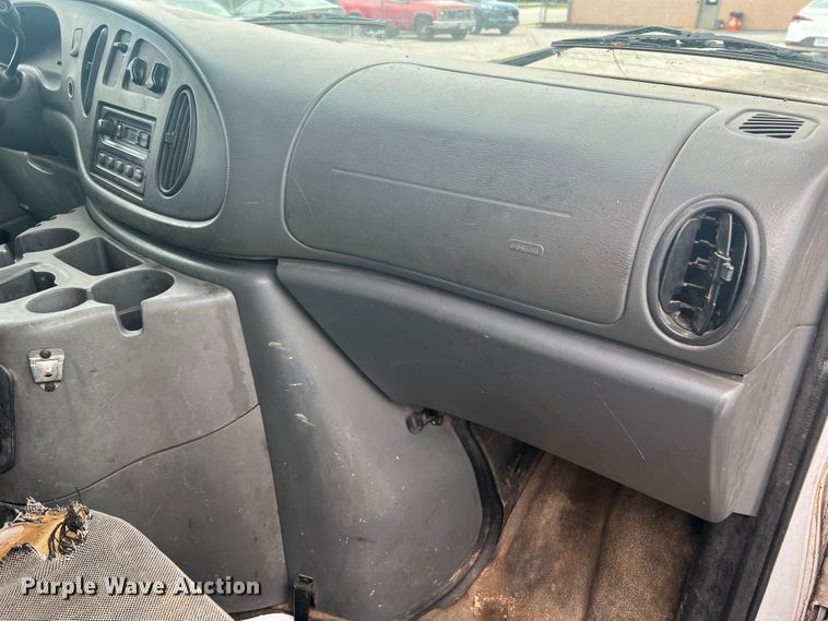 image for item KC9944 2004 Ford E250  van