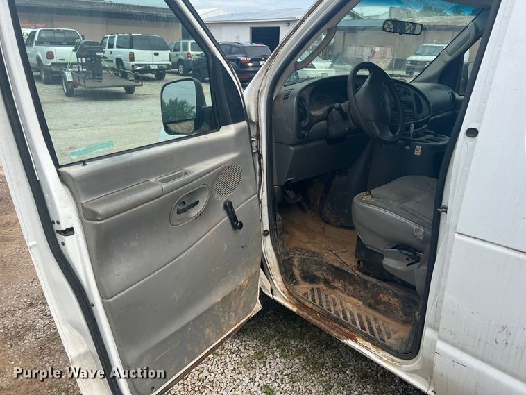 image for item KC9945 2003 Ford E250  van