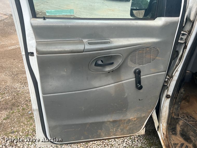 image for item KC9945 2003 Ford E250  van