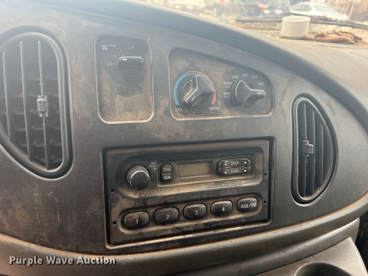 image for item KC9945 2003 Ford E250  van