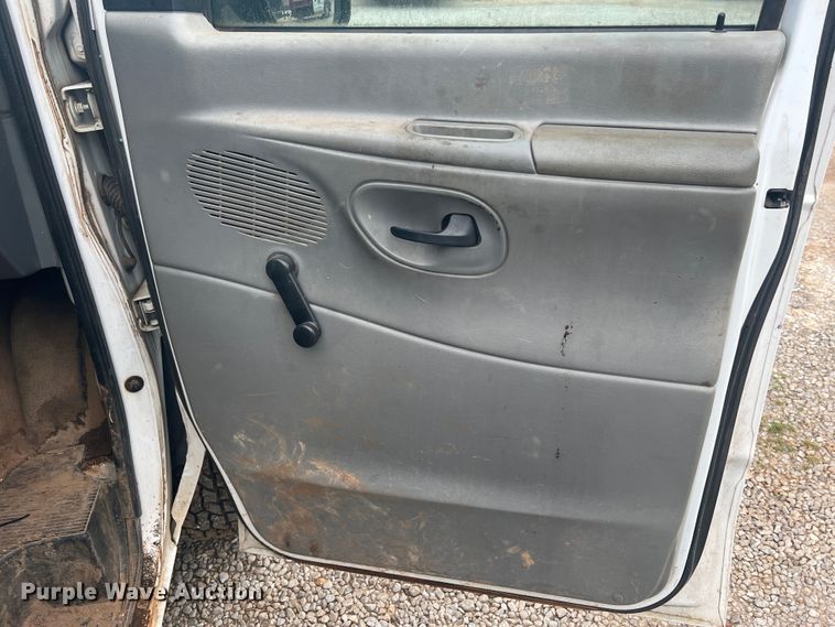 image for item KC9945 2003 Ford E250  van