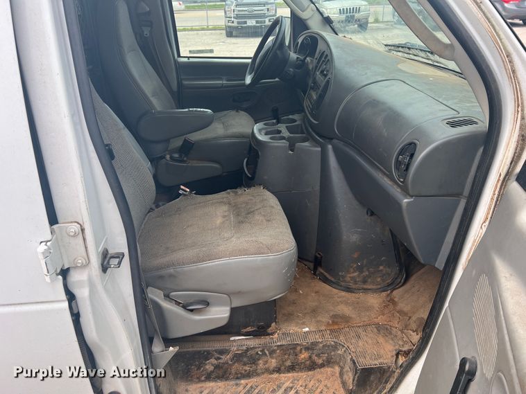 image for item KC9945 2003 Ford E250  van