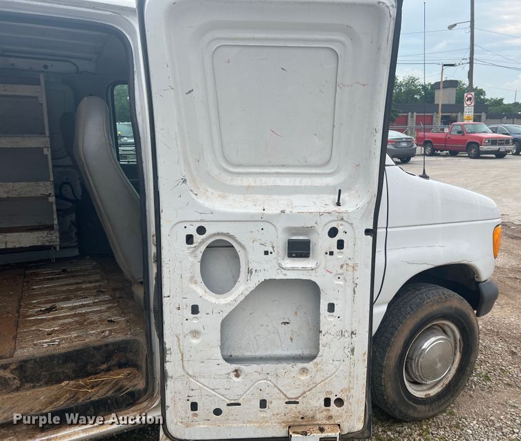 image for item KC9946 2006 Ford E250  van