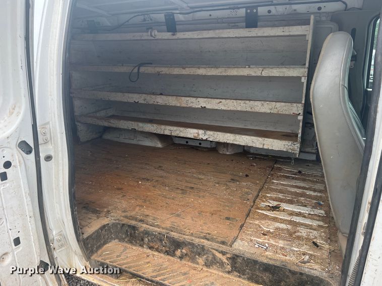 image for item KC9946 2006 Ford E250  van