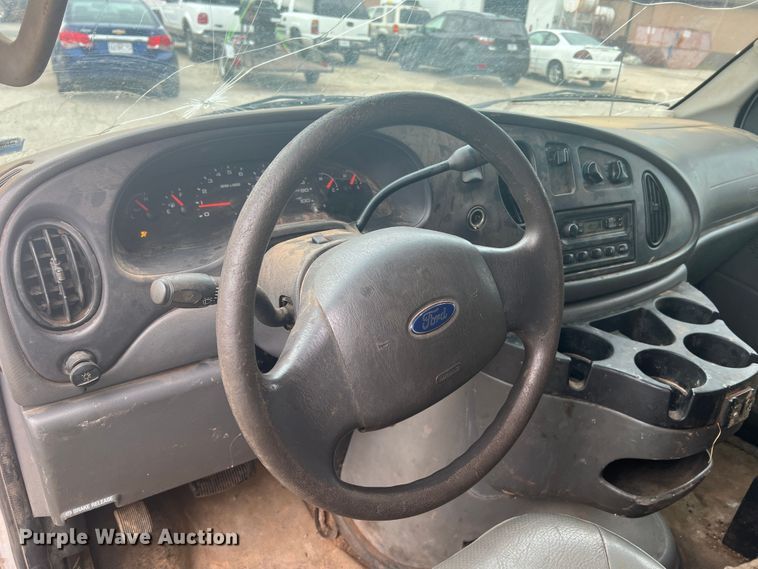 image for item KC9946 2006 Ford E250  van