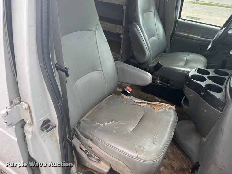 image for item KC9946 2006 Ford E250  van