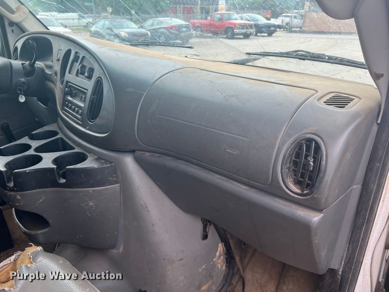 image for item KC9946 2006 Ford E250  van