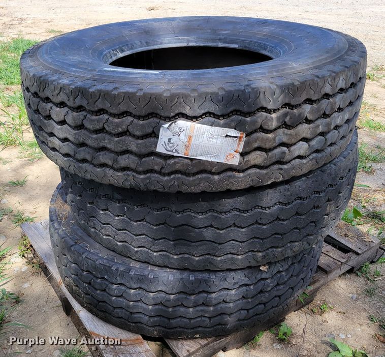 image for item KD9831 (3) Bridgestone 315/80R22.5 tires