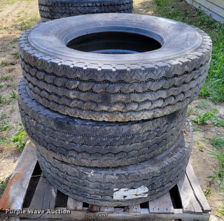 image for item KD9831 (3) Bridgestone 315/80R22.5 tires