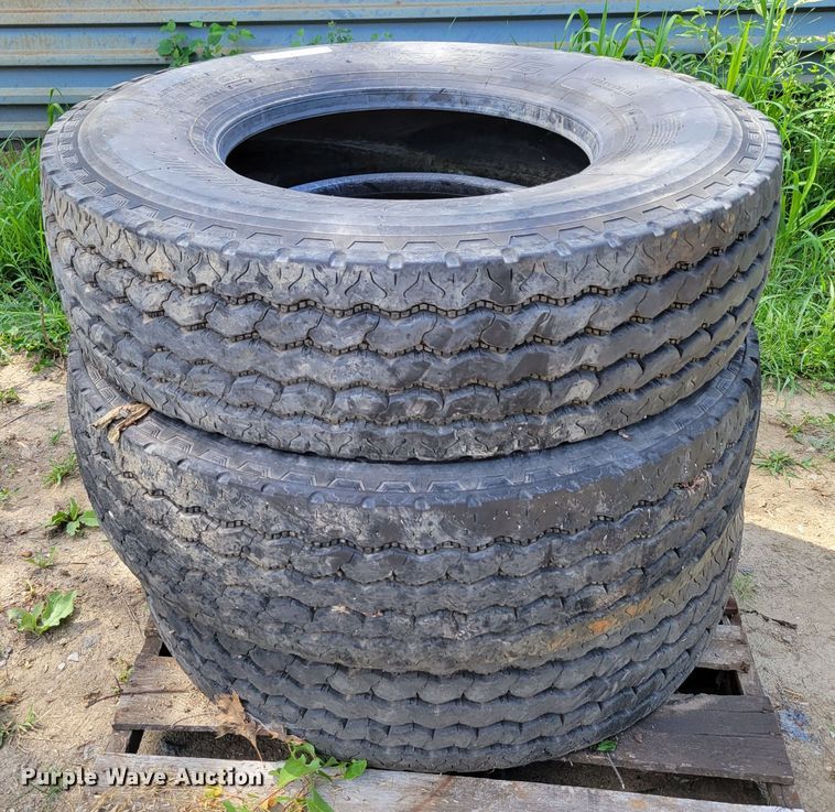 image for item KD9831 (3) Bridgestone 315/80R22.5 tires