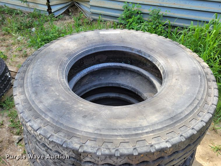 image for item KD9831 (3) Bridgestone 315/80R22.5 tires