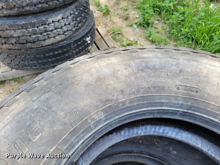 image for item KD9831 (3) Bridgestone 315/80R22.5 tires