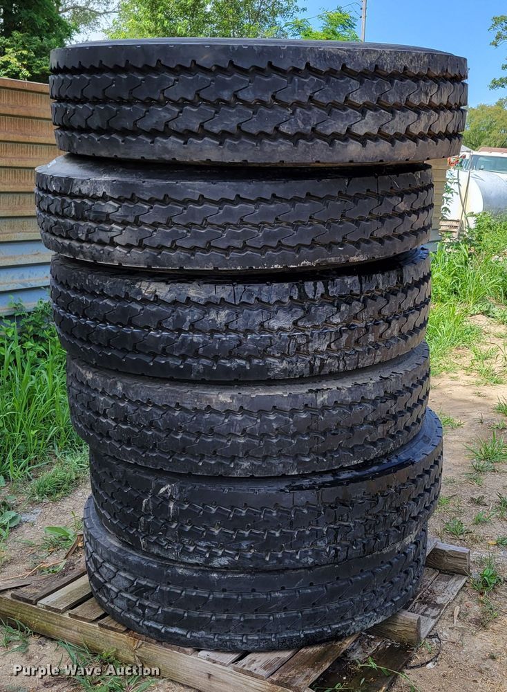 image for item KD9832 (6) Firestone 12.00R20 tires