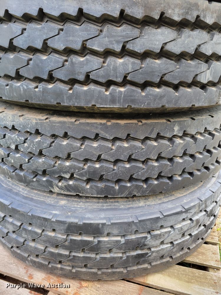 image for item KD9832 (6) Firestone 12.00R20 tires