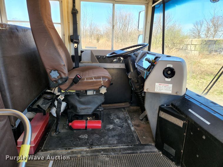 image for item KE9873 2001 International 3800 AmTran  school bus