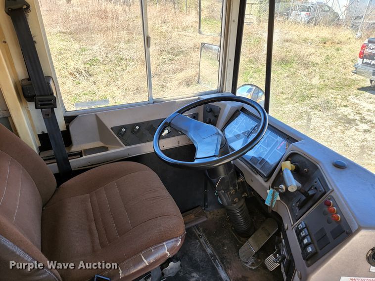 image for item KE9873 2001 International 3800 AmTran  school bus