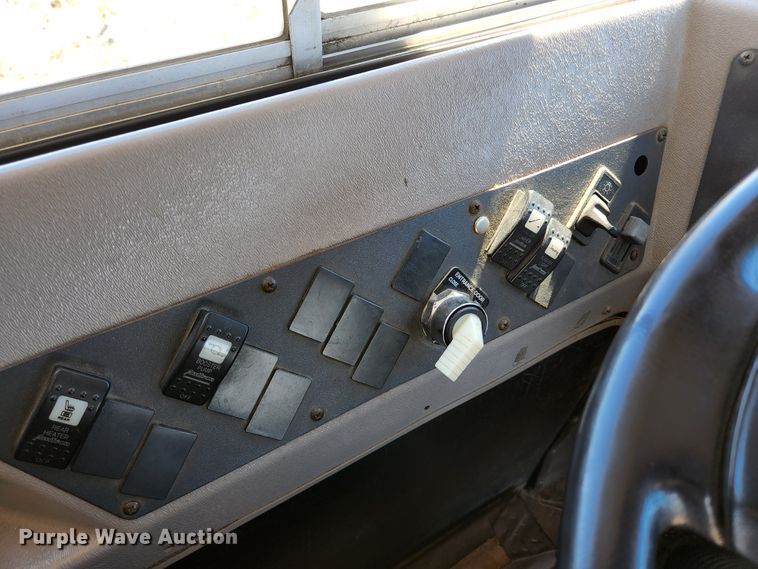 image for item KE9873 2001 International 3800 AmTran  school bus