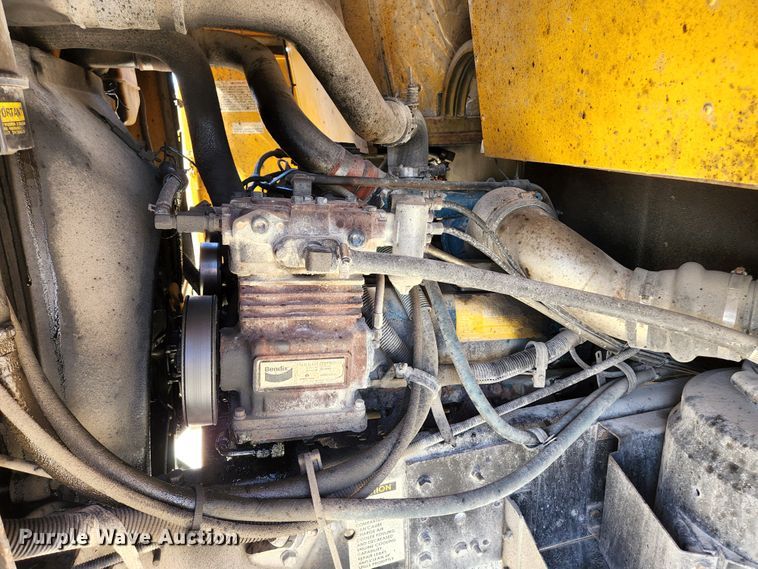 image for item KE9873 2001 International 3800 AmTran  school bus