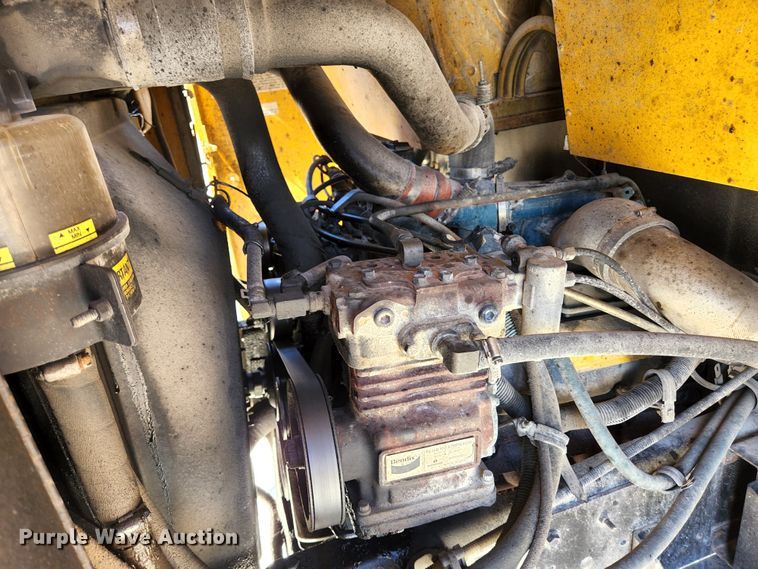 image for item KE9873 2001 International 3800 AmTran  school bus