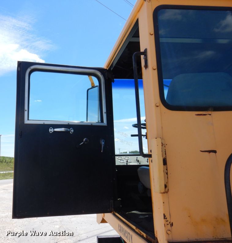 image for item KF9636 1994 Capacity TJ5000  yard truck