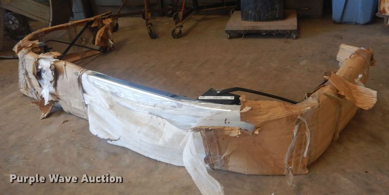 image for item KI9256 1999 Volvo  front bumper