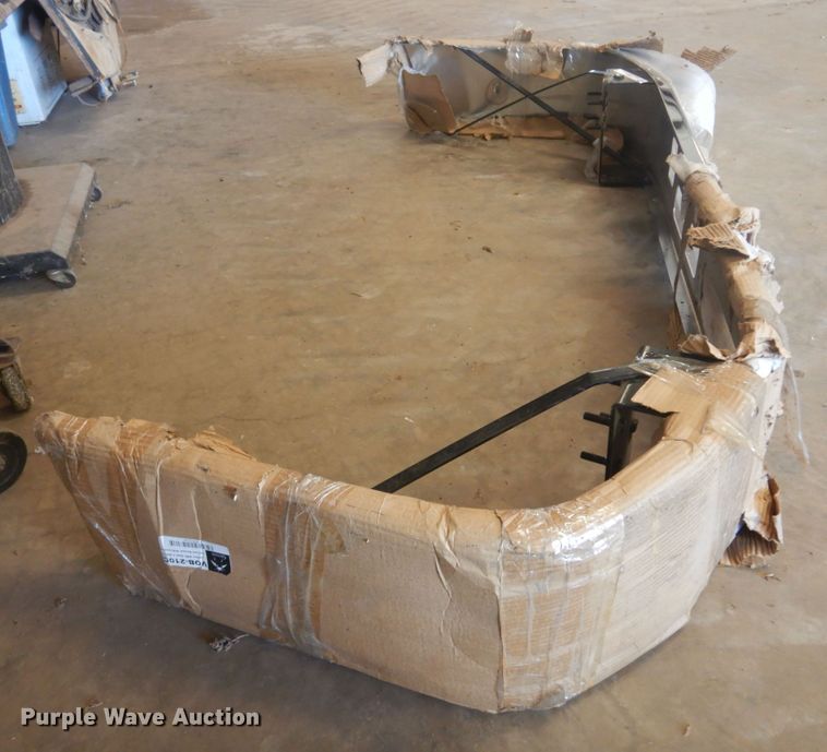 image for item KI9256 1999 Volvo  front bumper