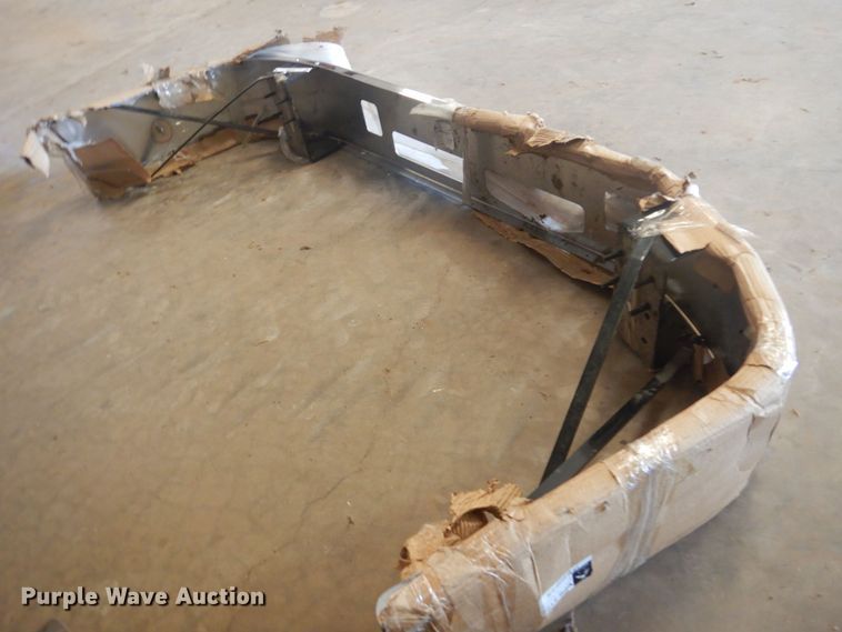 image for item KI9256 1999 Volvo  front bumper