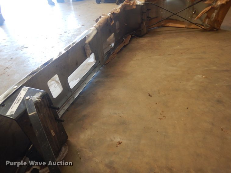 image for item KI9256 1999 Volvo  front bumper