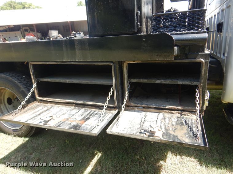 image for item KI9288 2016 Ford F550 Super Duty  flatbed truck