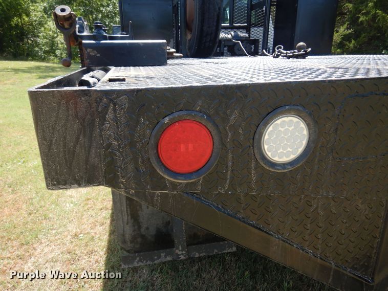 image for item KI9288 2016 Ford F550 Super Duty  flatbed truck