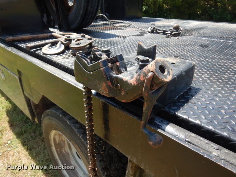 image for item KI9288 2016 Ford F550 Super Duty  flatbed truck